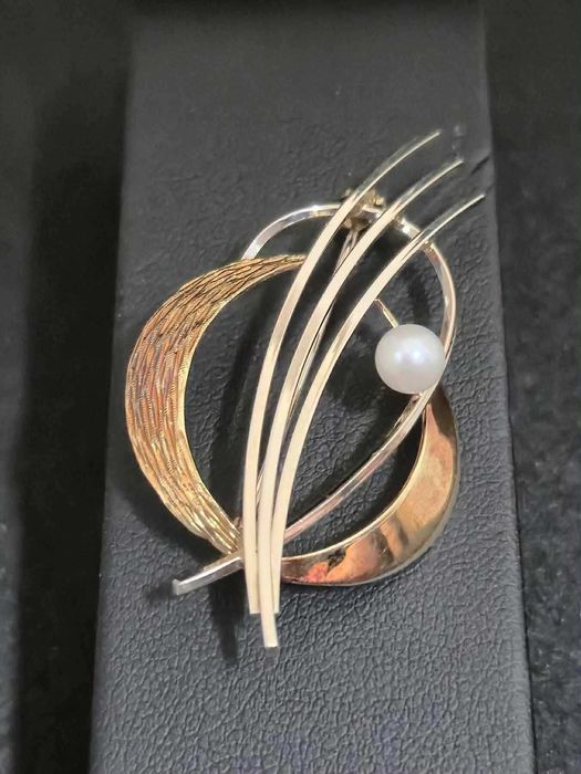 Златна брошка с естествена перла - 4.84гр