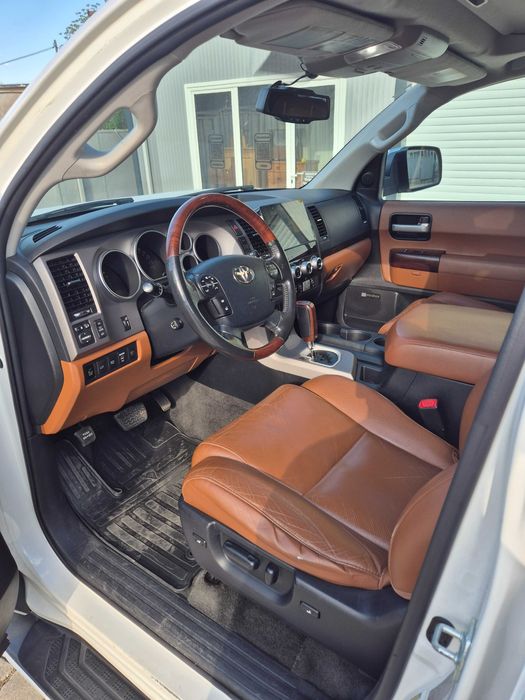 Toyota Sequoia 5.7 PLATINUM