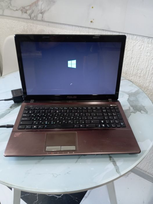Продам Ноут Бук Asus.