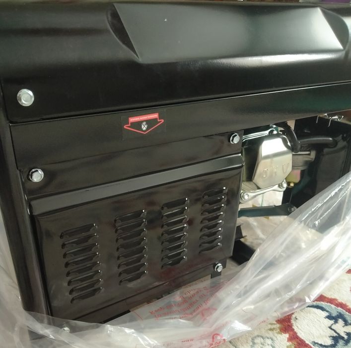 Бензогенератор новый