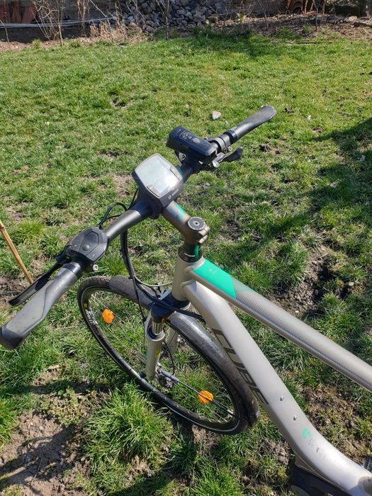 Bicicleta electrica hybrid Cube