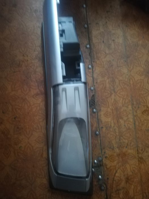 Продам оригинальный верхний правый фонарь Ниссан Хтрейл