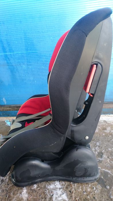 Детское кресло в автомобиль