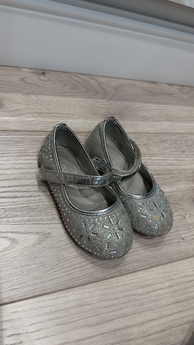 Обувь( сапоги, туфельки) на девочку 1-6 лет