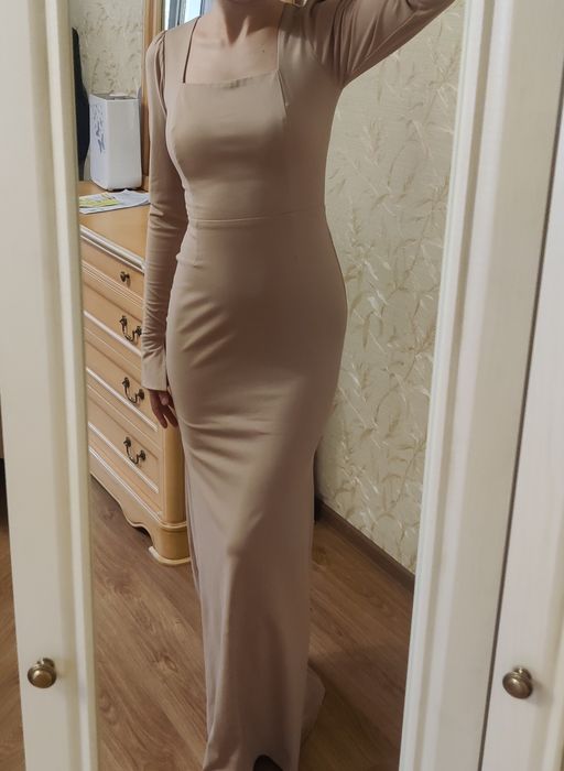 Платье бежевое M 44