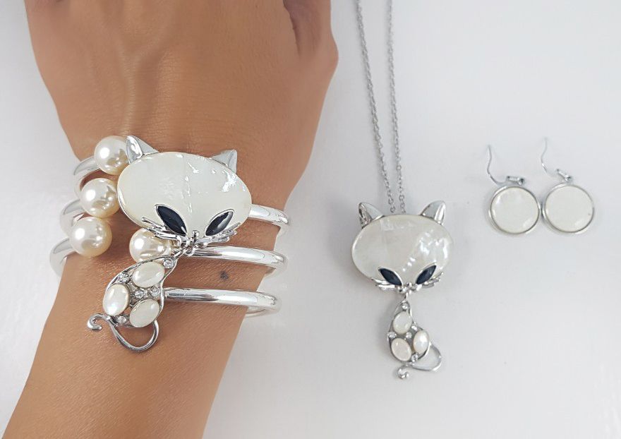 10 идеи за луксозни коледни подаръци с елегантни бижута за жени 2020