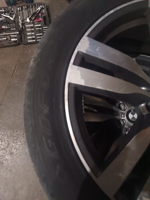 Продам резину стояла на BMW X5