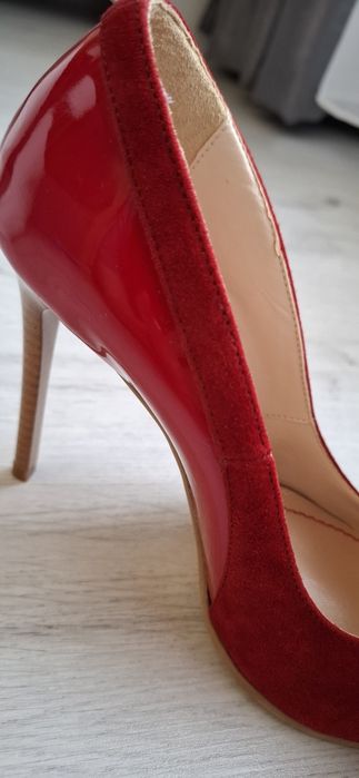 Pantofi stiletto, din piele intoarsa cu lac rosu, marimea 37