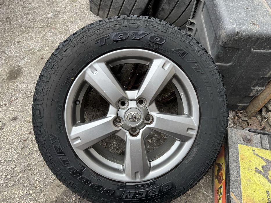 Продавам гуми 225/65/17 Toyo open country A/T plus