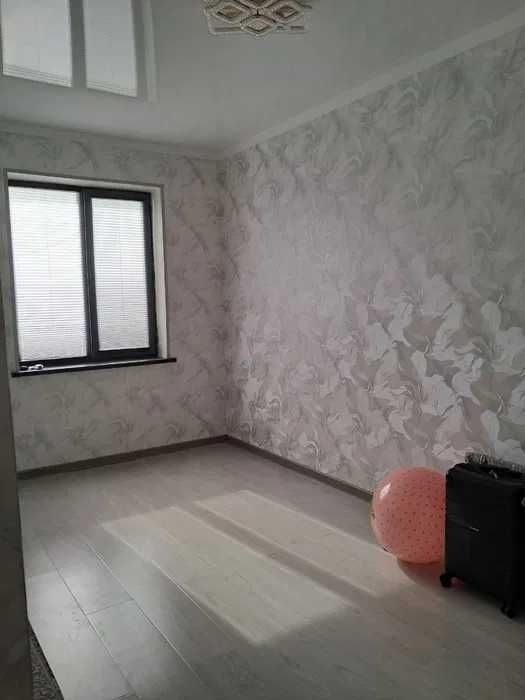 Янги домдан   1 хонали квартира сотилади Шарк-1