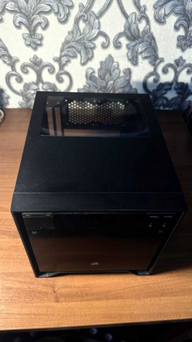 Компактный корпус miniAtx Corsair