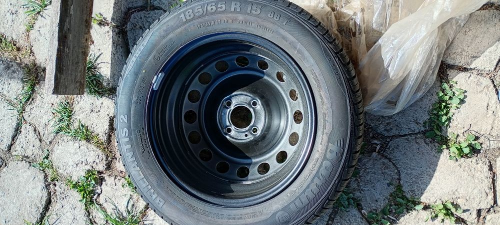 Vând 3 anvelope Continental EcoContact6 185/65 R15  + 1 anvelopa Barum cu janta - noua .