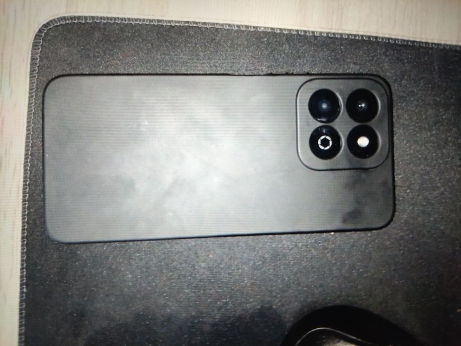 Продавам HONOR 200 SMART