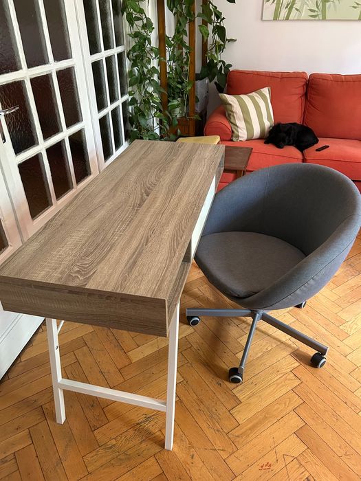Vând birou JYSK ABBETVED + scaun rotativ IKEA SKRUVSTA
