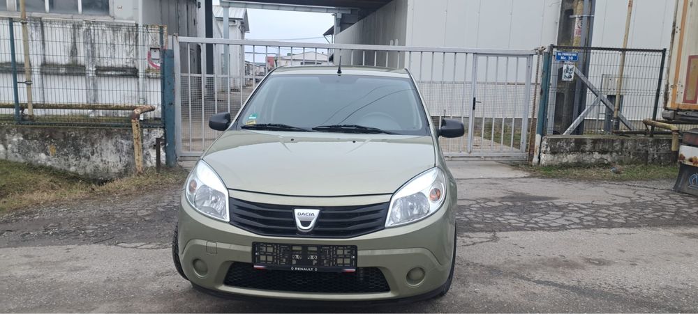 Dacia Sandero 2009 motor1.4 benzina AC ,servo,pret 2400€ negociabil