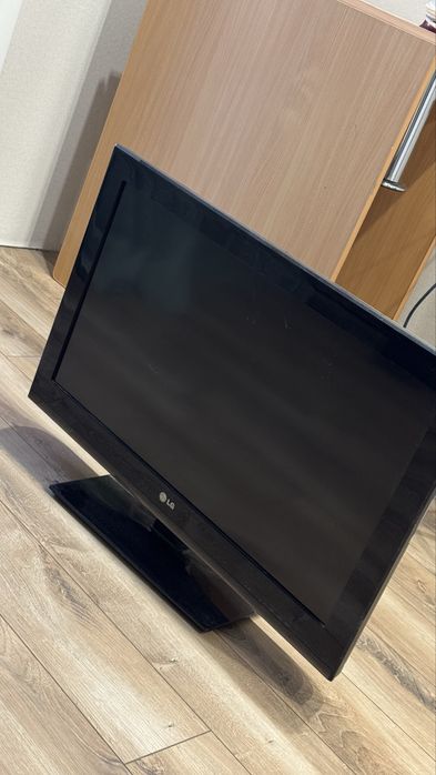 Телевизор LG в хорошем состоянии