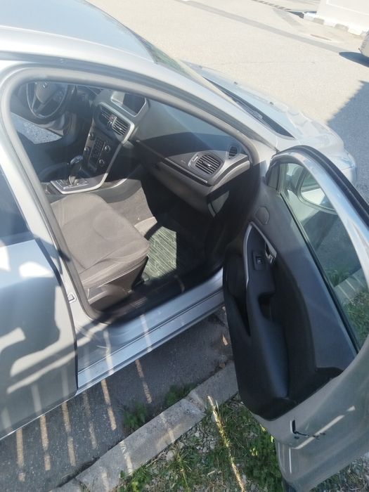 Vând volvo v40 an 2017