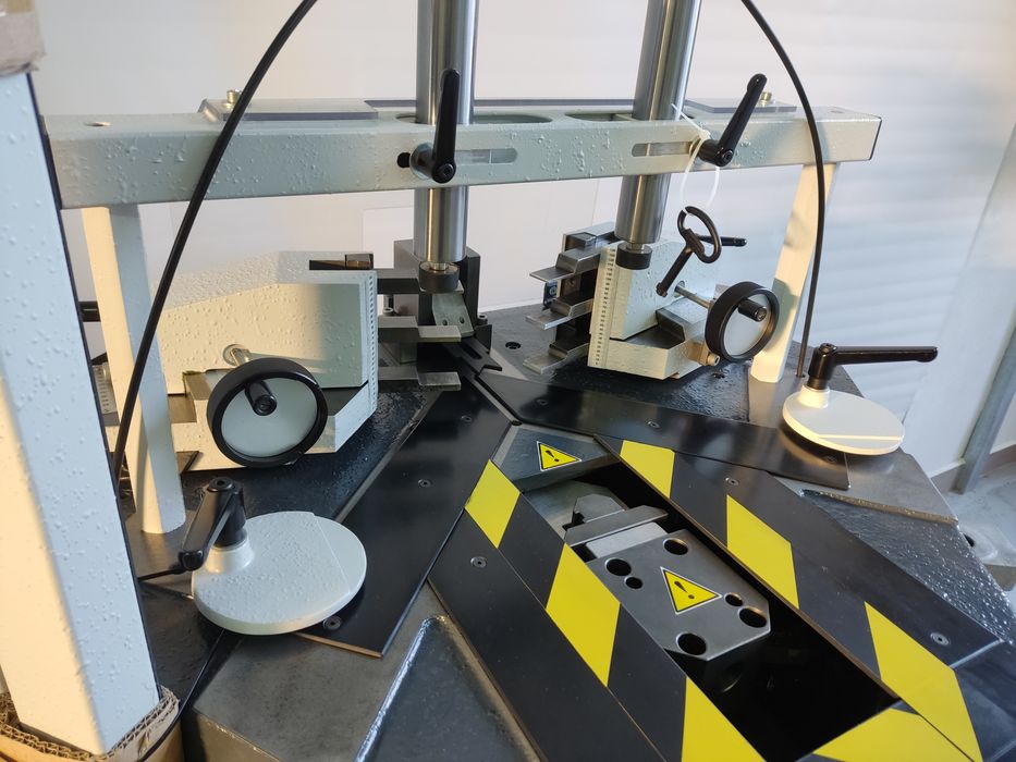 Автоматична ъглонабивна машина PRESSTA EISELE 2000 - Германия