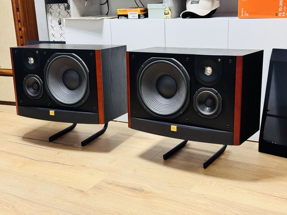 Boxe de inaltă fidelitate JBL L90,3 căi,cu stative,27 KG,bass de 30cm