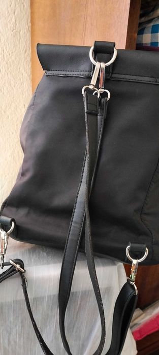 Продавам черна дамска раничка