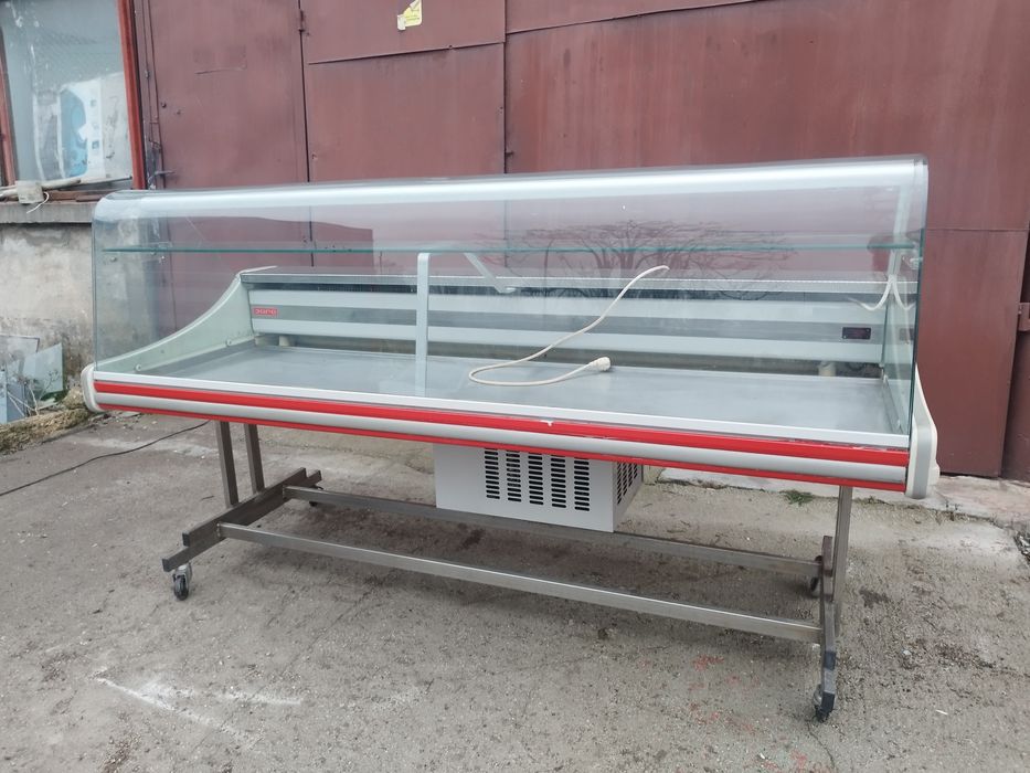 Хладилна витрина