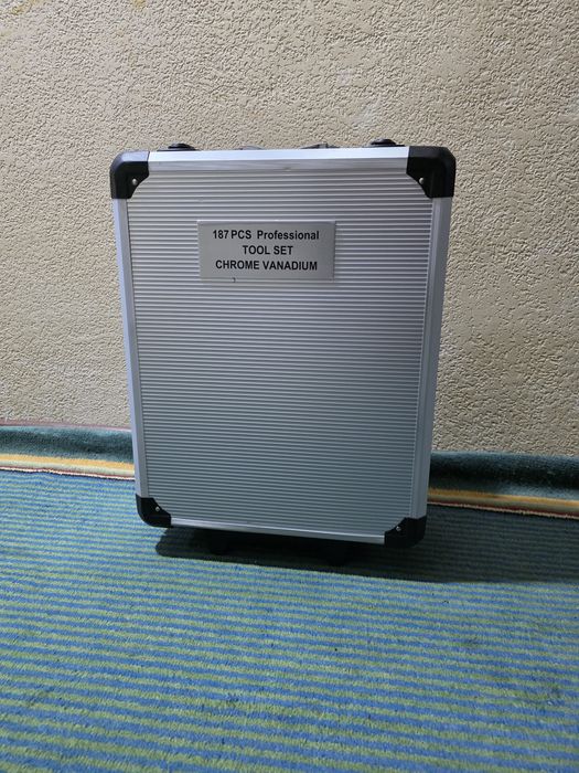 Продаётся набор инструментов с кейсом 187 предметов