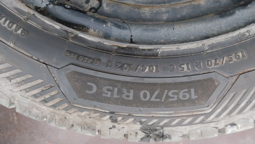 Vand  4 cauciucuri  cu jenti 195/70/15 c dot 2024 sunt ca noi