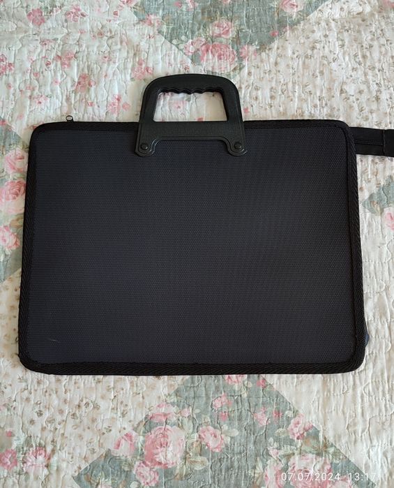 Две новые папки/портфеля для бумаг