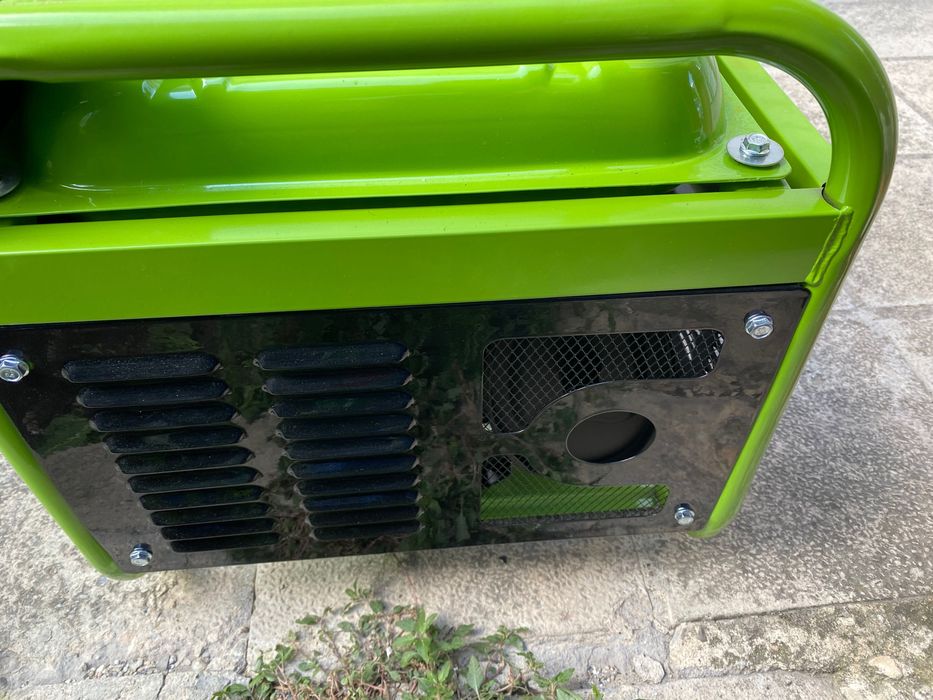 Нов Ел. Генератор FIELDMAN 2100 W в гаранция