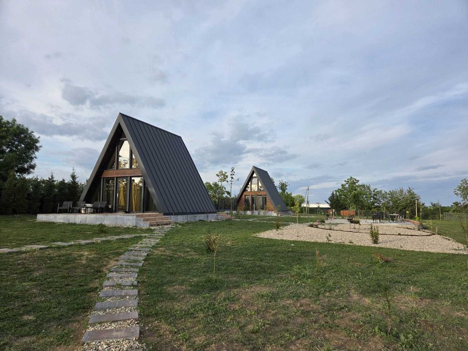 Complex A-frame Herneacova - 2 cabane construite + 2 in proiect, suprafata teren 2800 mp