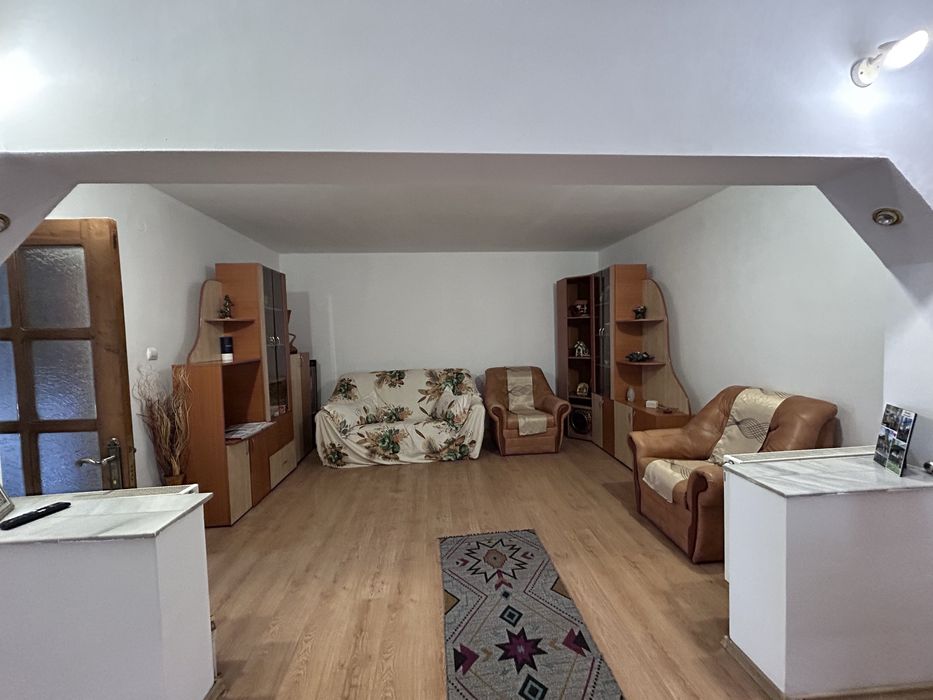 Casa de vanzare + Spatiu comercial