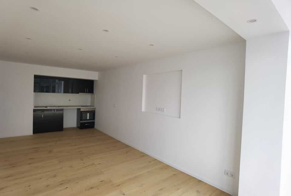 Продава се Тристаен апартамент в Разград, Център - 77 кв.м за 1364 €/кв.м - Снимка #2