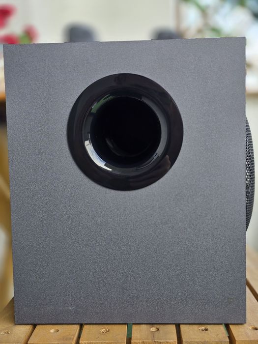 Аудио система Logitech - Z625, 2.1, черна