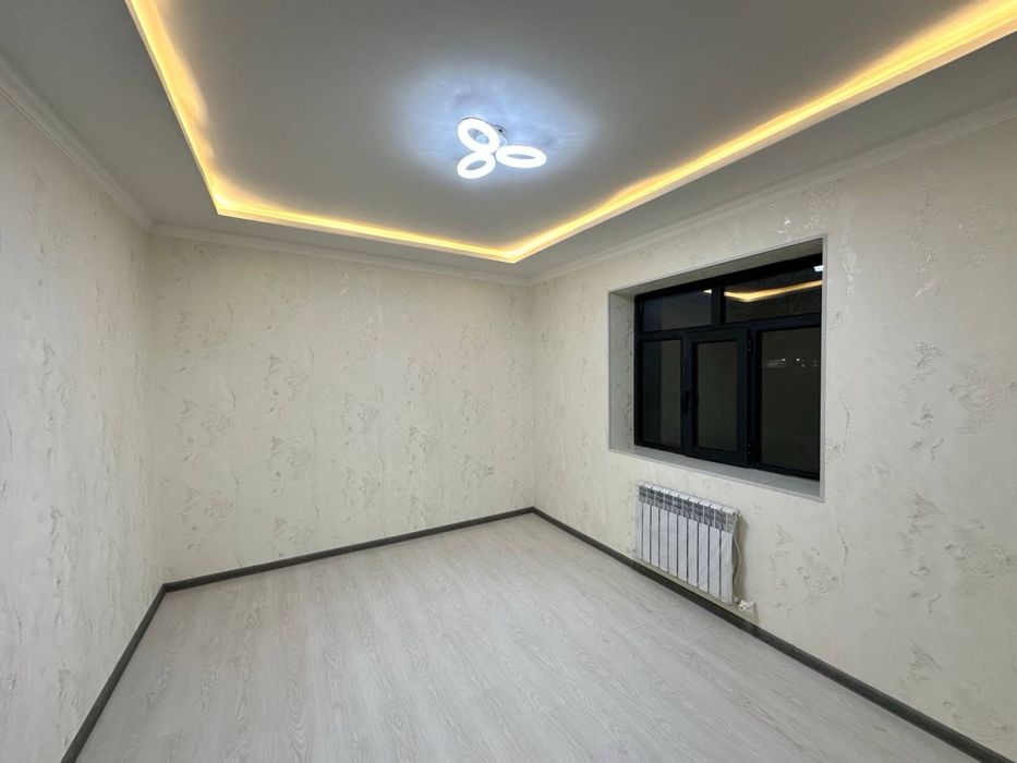 2 сотокли 2 қаватли 6 хонали енги коттедж сотилади