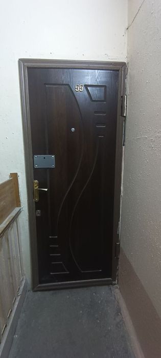 Продается входная дверь б/у