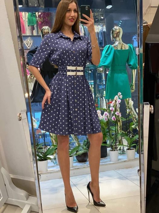 Рокля на точки в прекрасен син цвят