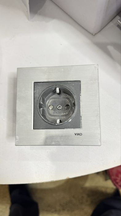 Продам розетки Viko