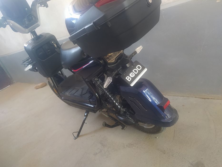 Scuter Bodo sotladi srochna aniq oladgan odam tel qsn kelishiladi