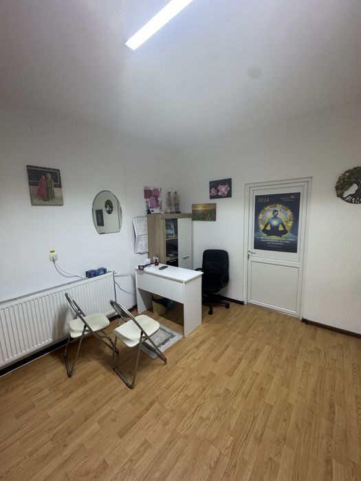 Spatii comerciale pretabile pentru salon infrumusetare sau alta destinatie conexa acestui domeniu sau birou, complet utilate. Suprafata  20 si 25 mp