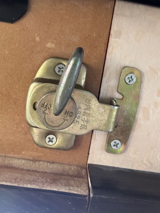 Продам стол и 6 стульев