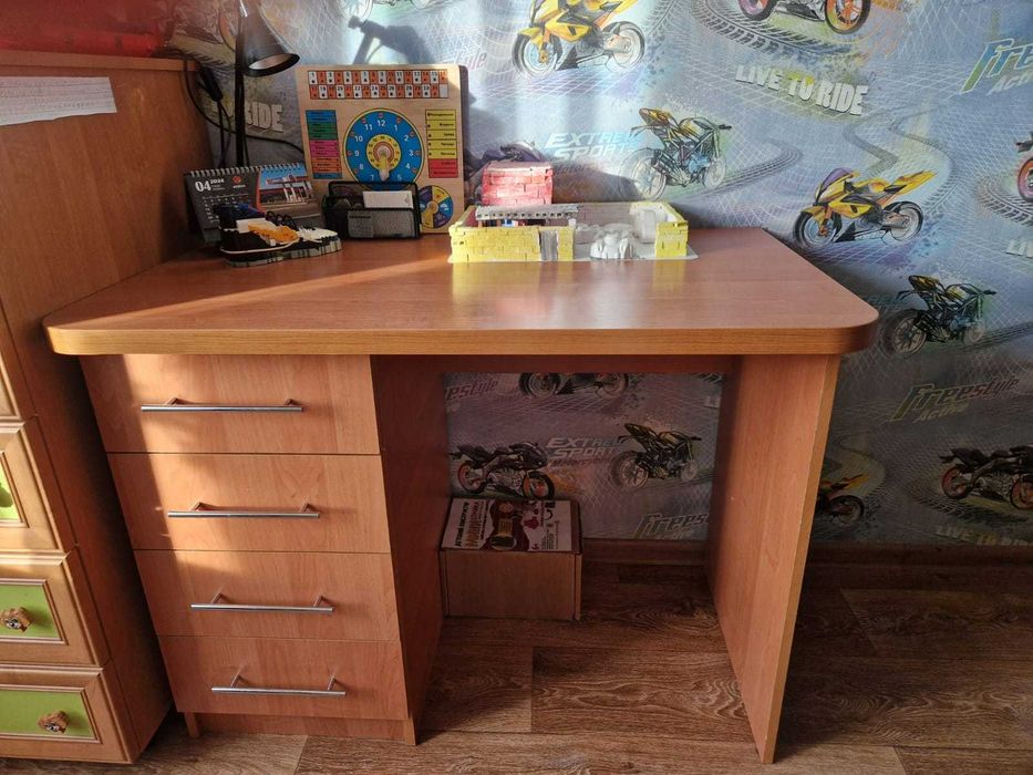 Шкаф , комод, стол  в детскую