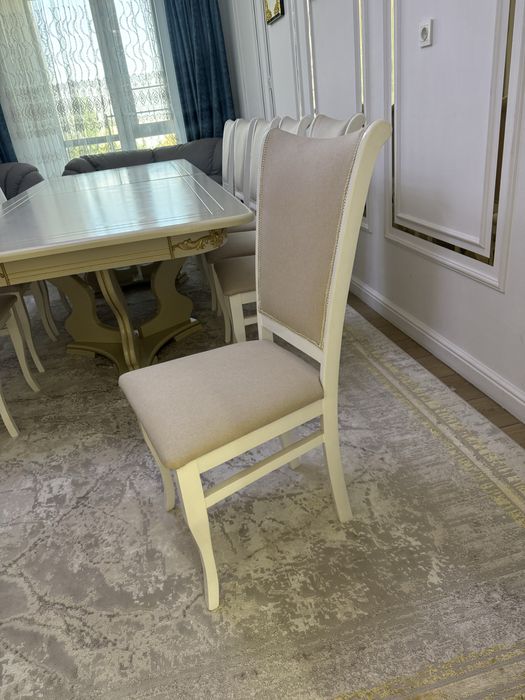 Гостевой стол и стулья