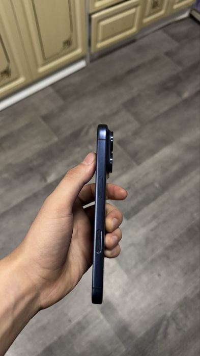 Iphone 17 Pro синий
