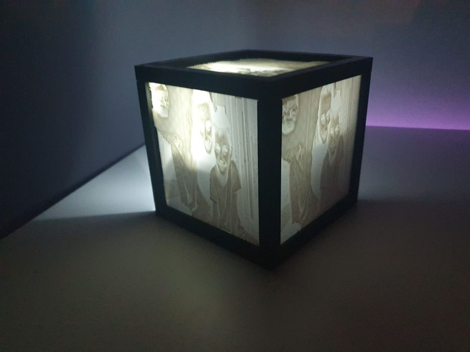 Lampa de ambient personalizata cu fotografie 3D
