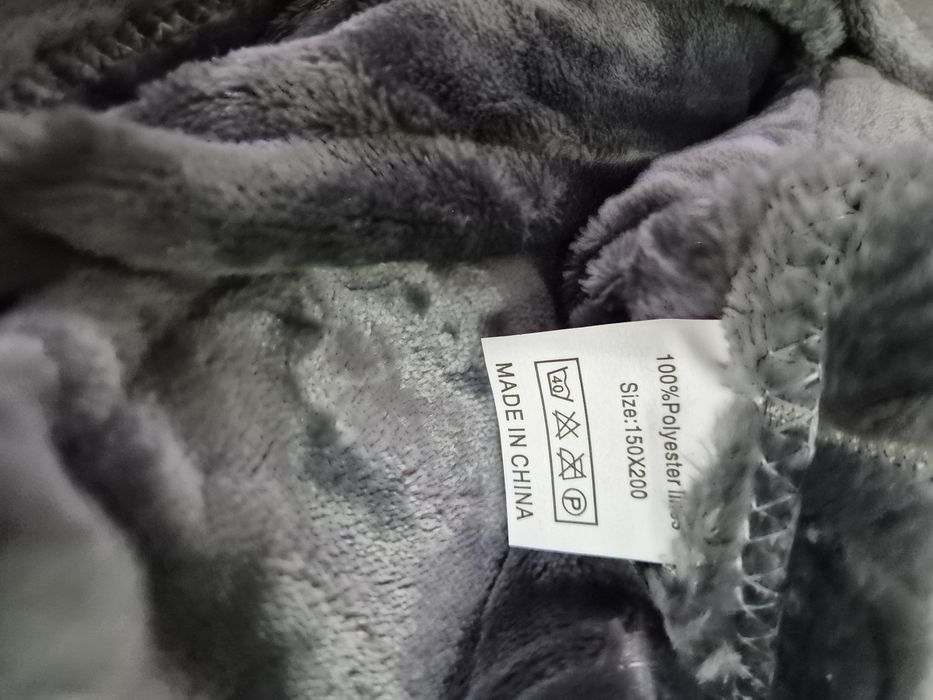 Продам  пледы новые цвет серый