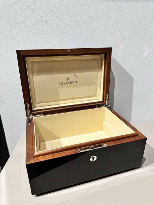 Оригинальная коробка от швейцарских часов Audemars Piguet