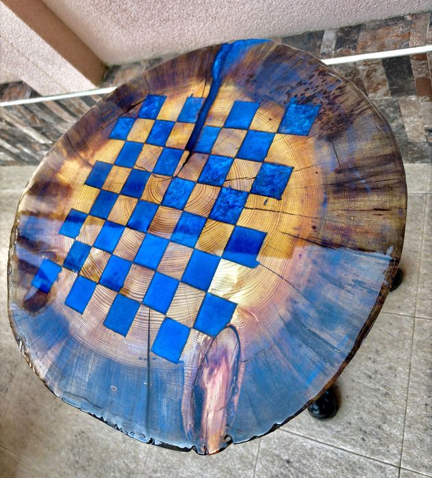 Шах маса от масив с епоксидна смола и големи фигури