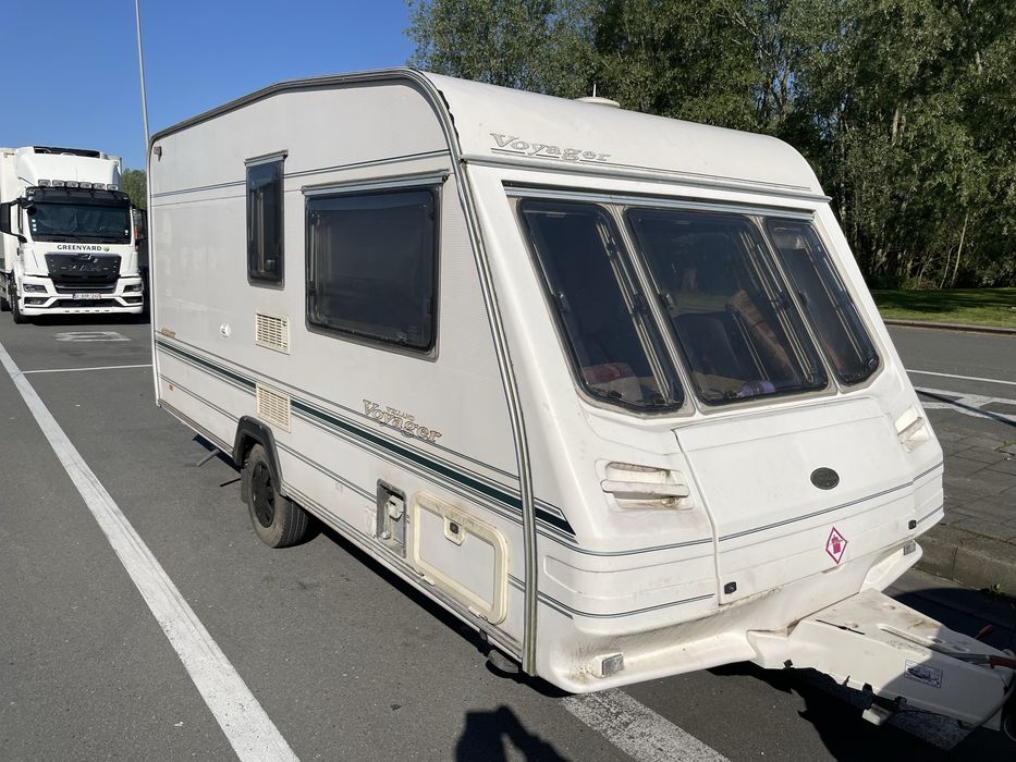 Rulotă Sterling Voyager 460 NT | Baie + Duș | Frigider | Foarte spațioasă