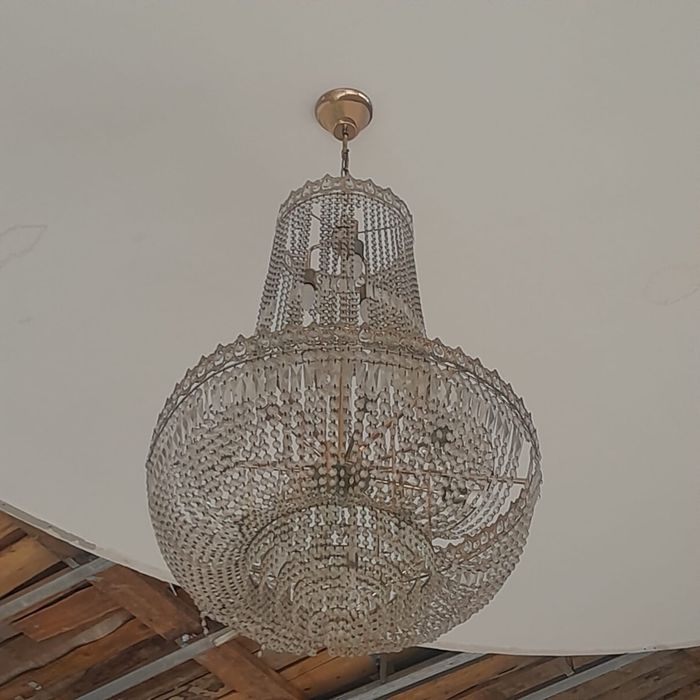 Продается Люстра