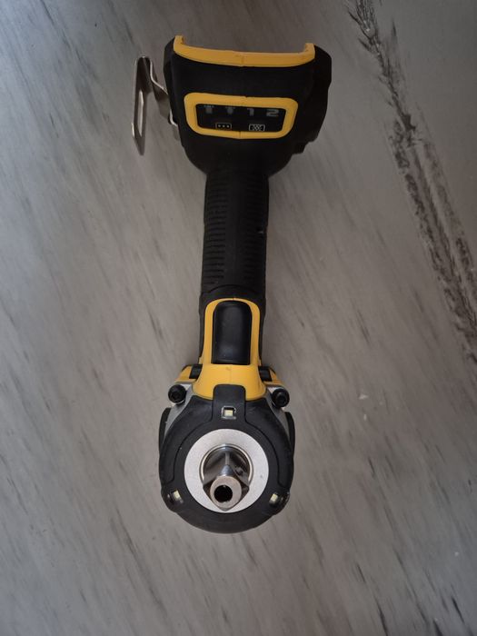 Ударный гайковерт DeWALT DCF922N-XJ